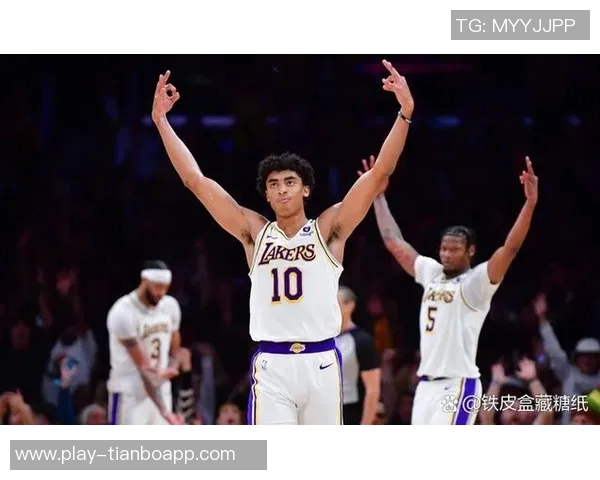 克里斯蒂全力参与训练营提升球队默契为新赛季做好充分准备 克里斯蒂全力参与训练营提升球队默契为新赛季做好充分准备