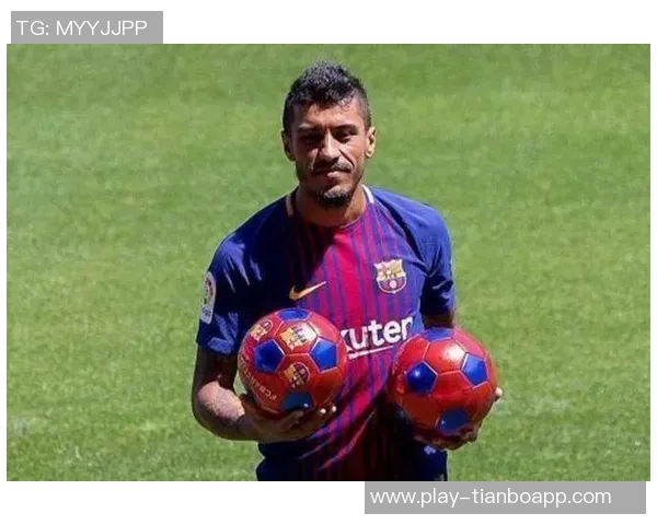 巴萨重返诺坎普进行公开训练球员教练齐聚合影留念展现团队精神 巴萨重返诺坎普进行公开训练球员教练齐聚合影留念展现团队精神