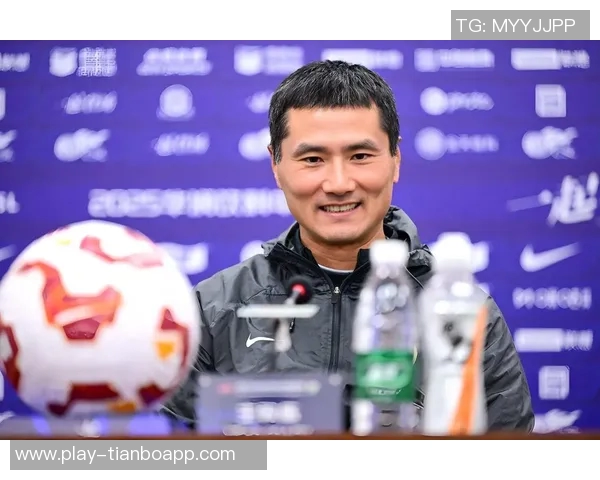 直播吧报道宋凯邵佳一亲临现场共同见证足协杯决赛精彩对决