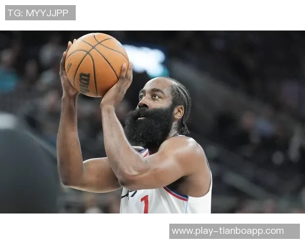 哈登赞大洛职业精神与防守价值关键时刻的团队支柱